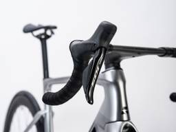 Bross Vagabond Aero 6SE - 105 Di2 Carbon Road Bike - Nano Silver - Image 6 (thumbnail)