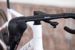 Kossea Pioneer Sport - 105 Di2 Carbon Road Bike - Cloud Sakura White - Image 5 (thumbnail)
