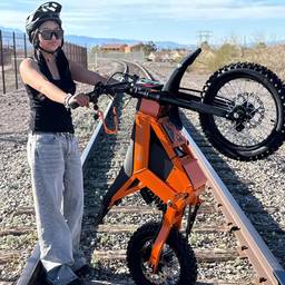 Tuttio Soleil 01 Electric Dirt Bike - 3000W 48V 21Ah - Lava Orange - Image 4 (thumbnail)