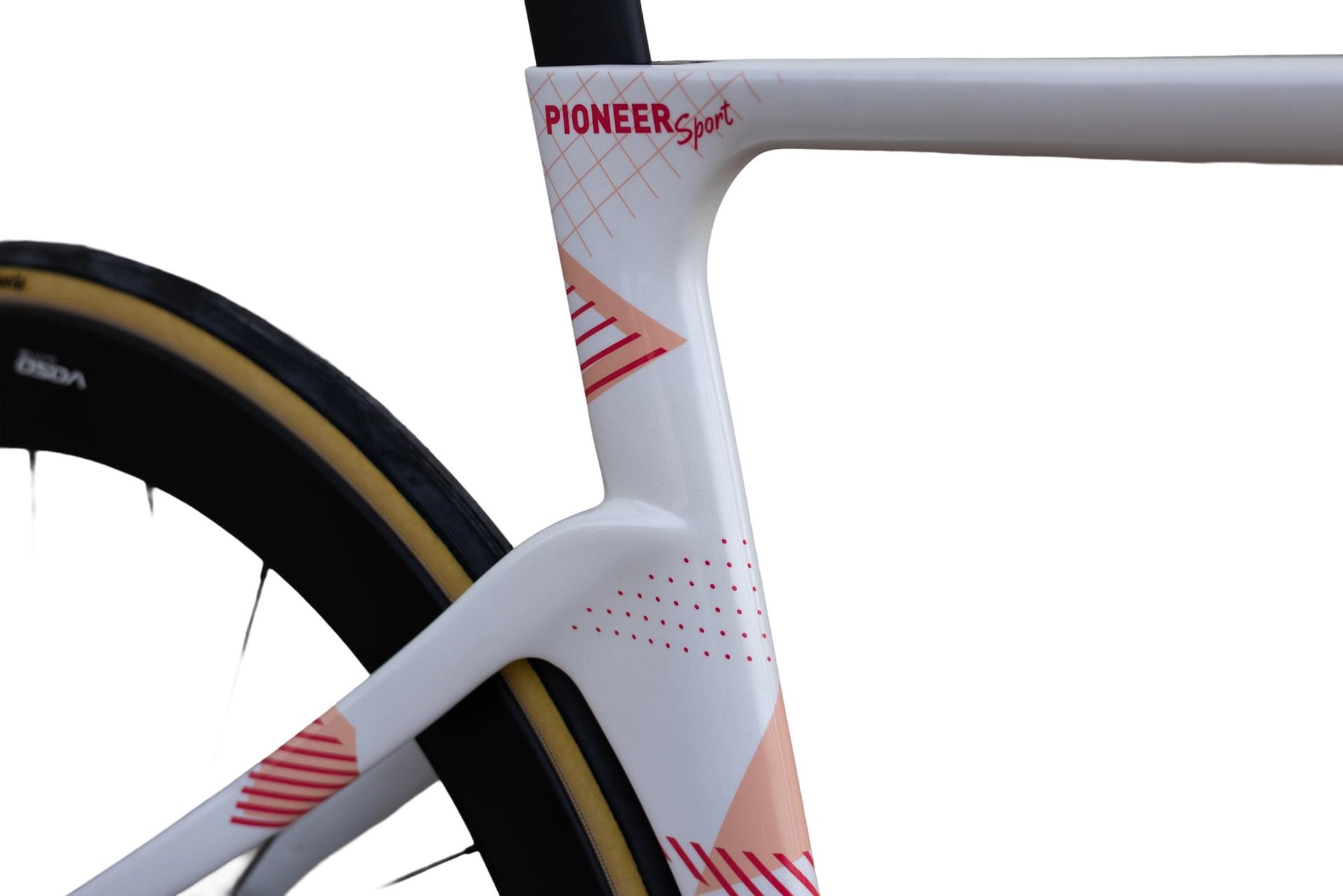 Kossea Pioneer Sport - 105 Di2 Carbon Road Bike - Cloud Sakura White - Image 4