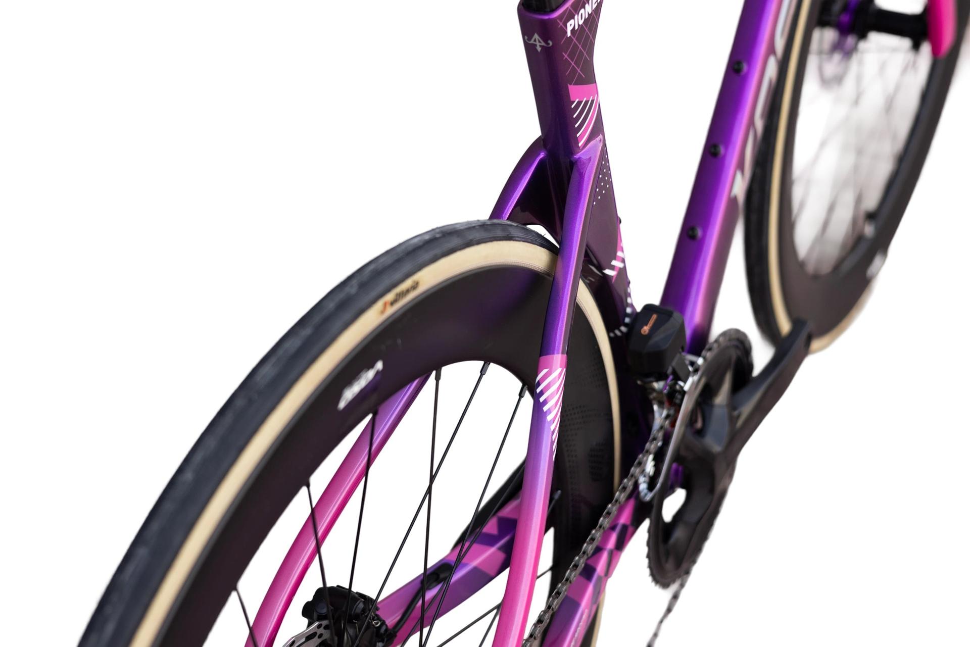Kossea Pioneer Sport - 105 Di2 Carbon Road Bike - Cloud Sakura White - Image 18