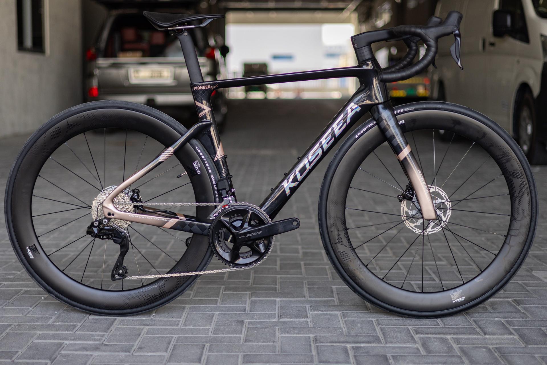 Kossea Pioneer Sport - 105 Di2 Carbon Road Bike - Shadow Edge Black - Image 43