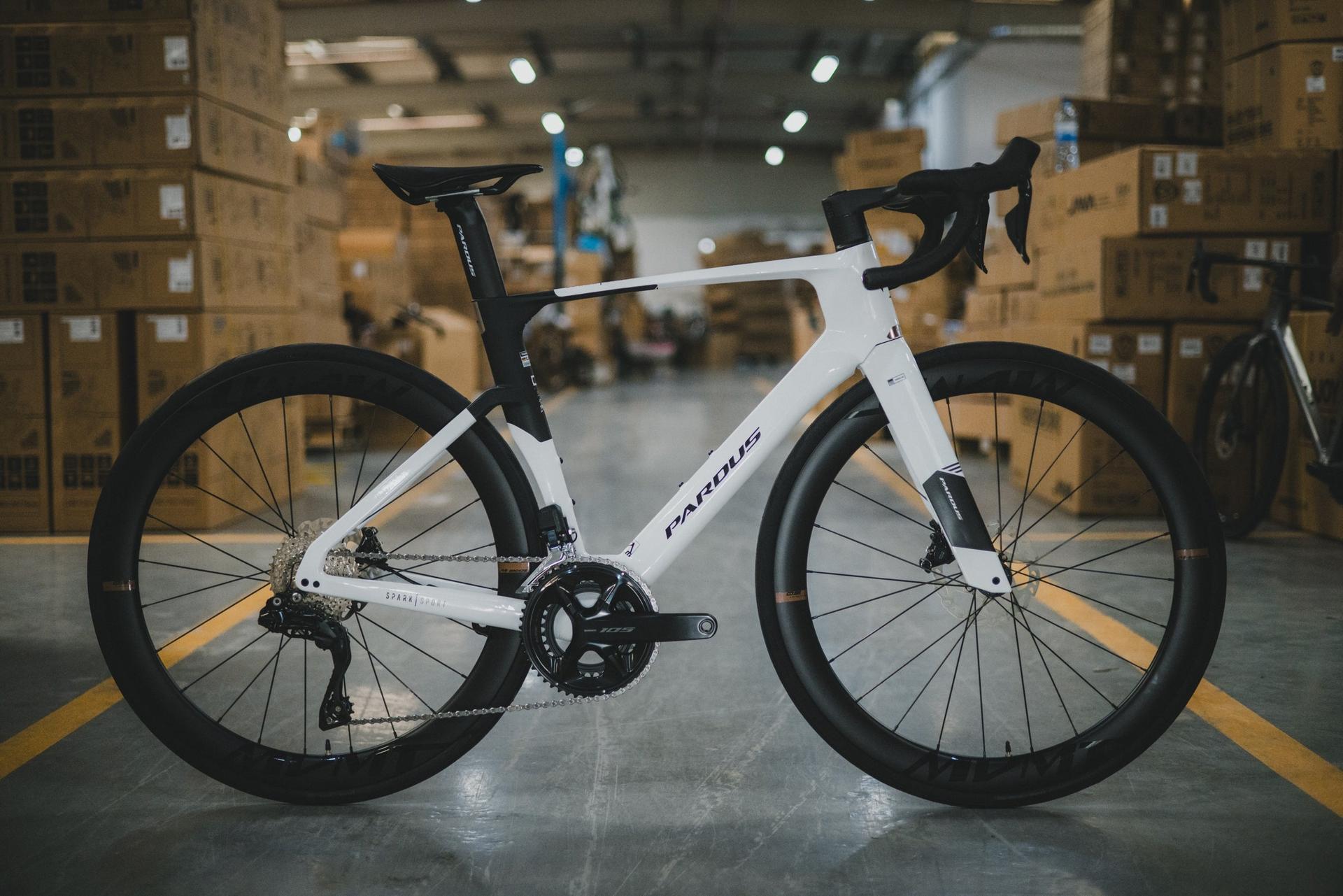 Pardus Spark Sport 105 Di2 Carbon Road Bike Cloud White Pardus Spark Sport - 105 Di2 Carbon Road Bike - Cloud White - Image 36